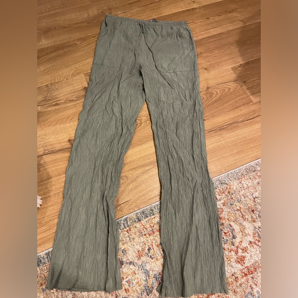 Zara olive green crinkled pants, size medium.